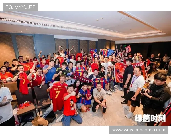 足球明星与粉丝亲密互动签名活动精彩瞬间回顾